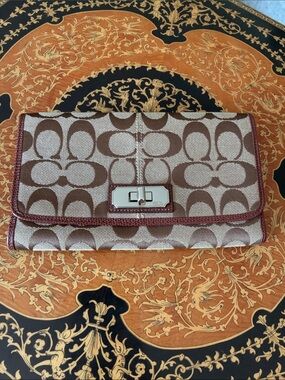 Coach Brown Signature Jacquard Vintage Turn-Lock Trifold Clutch / Wallet y2k
